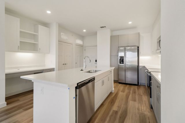 405 N Ewing Avenue 309, Dallas, TX 75203