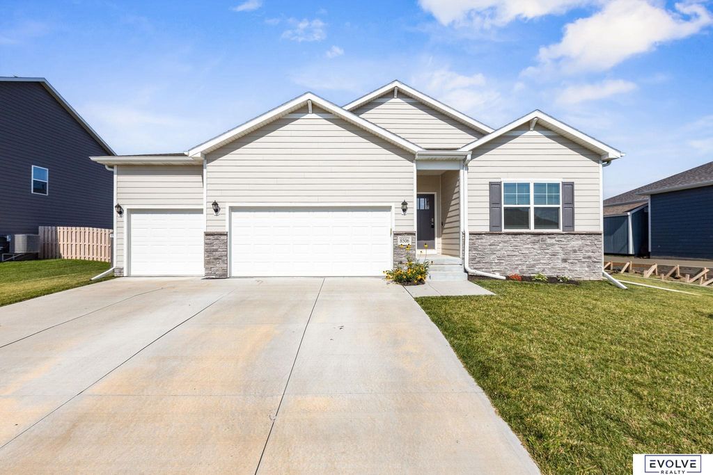 8506 S 63rd Street, Papillion, NE 68157