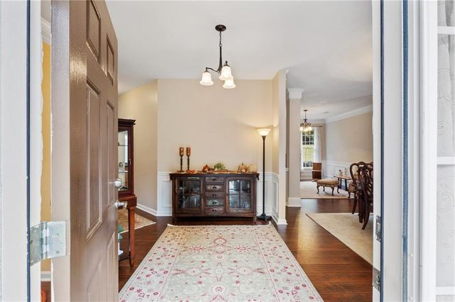 9815 Settlers Lane, Gainesville, GA 30506