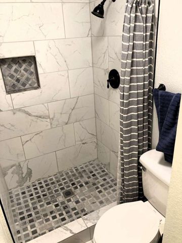 6813 Los Trechos Court NE, Albuquerque, NM 87109