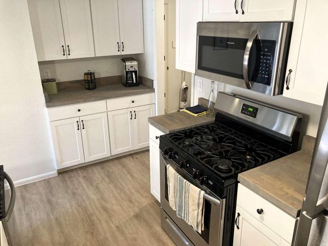 6813 Los Trechos Court NE, Albuquerque, NM 87109