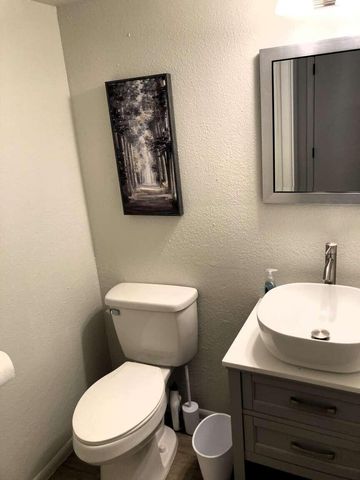 6813 Los Trechos Court NE, Albuquerque, NM 87109