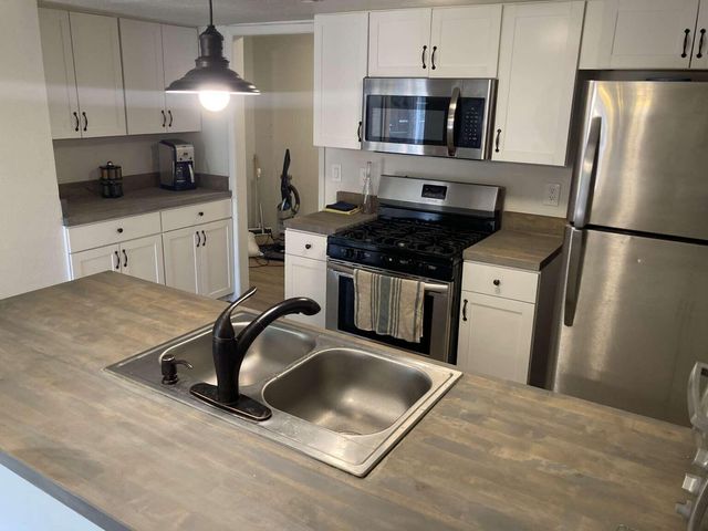 6813 Los Trechos Court NE, Albuquerque, NM 87109
