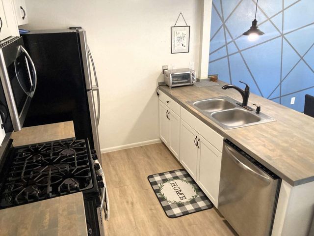 6813 Los Trechos Court NE, Albuquerque, NM 87109