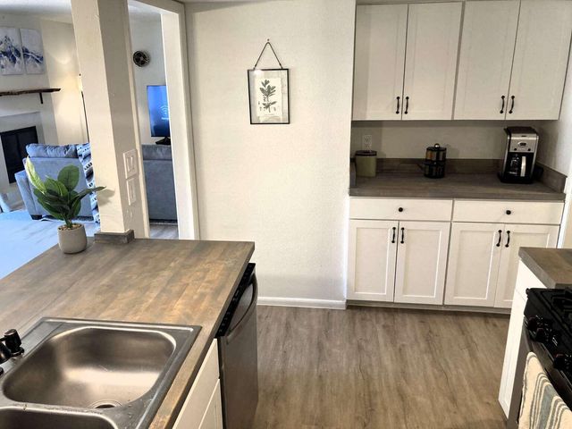 6813 Los Trechos Court NE, Albuquerque, NM 87109