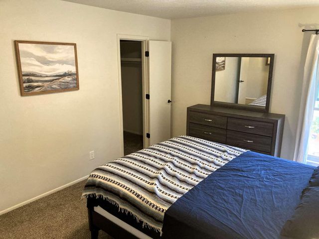 6813 Los Trechos Court NE, Albuquerque, NM 87109