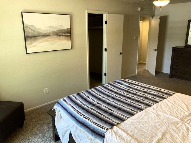 6813 Los Trechos Court NE, Albuquerque, NM 87109