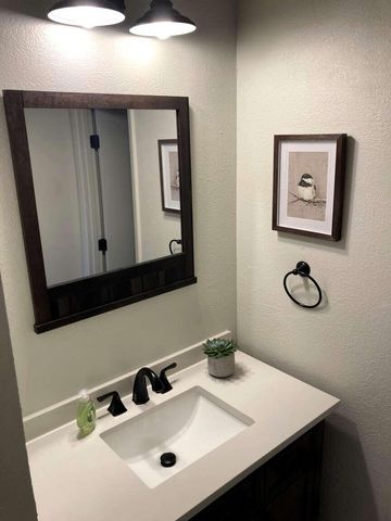 6813 Los Trechos Court NE, Albuquerque, NM 87109
