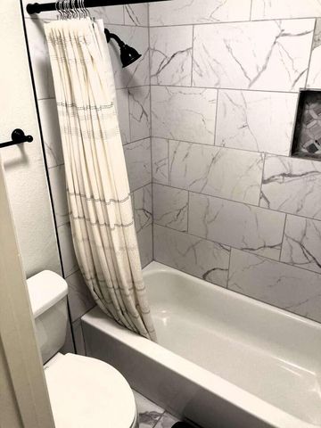 6813 Los Trechos Court NE, Albuquerque, NM 87109