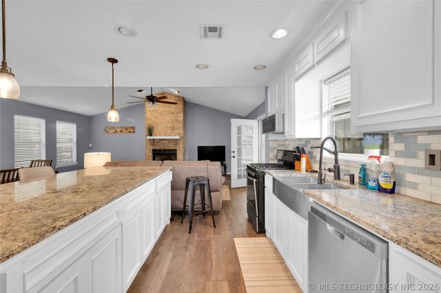 2212 W Memphis Place, Broken Arrow, OK 74012