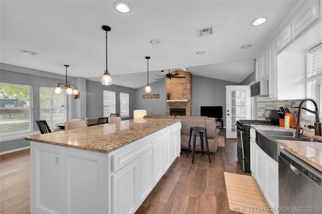 2212 W Memphis Place, Broken Arrow, OK 74012