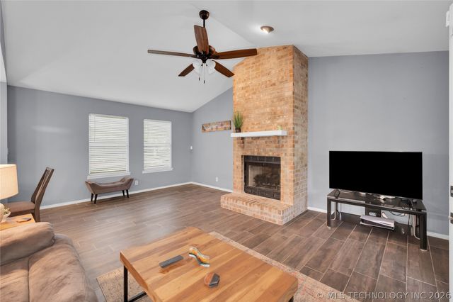 2212 W Memphis Place, Broken Arrow, OK 74012