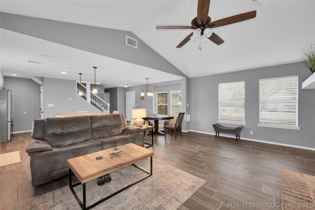 2212 W Memphis Place, Broken Arrow, OK 74012