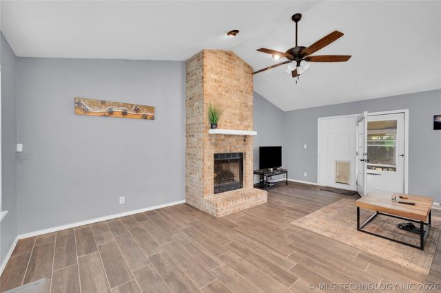 2212 W Memphis Place, Broken Arrow, OK 74012