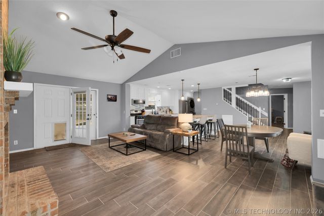 2212 W Memphis Place, Broken Arrow, OK 74012