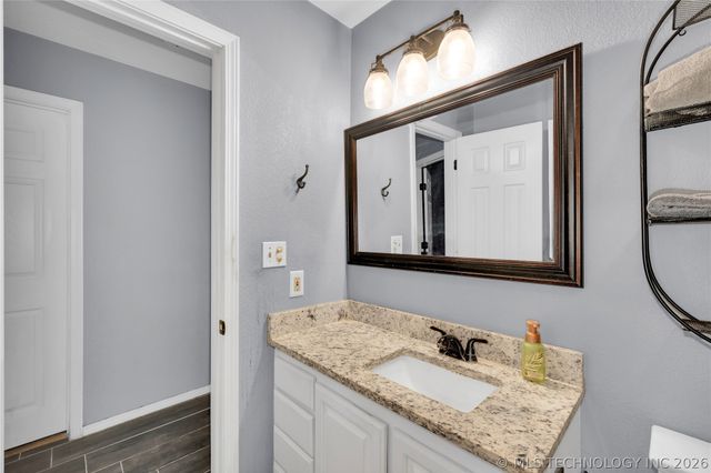 2212 W Memphis Place, Broken Arrow, OK 74012