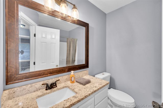 2212 W Memphis Place, Broken Arrow, OK 74012