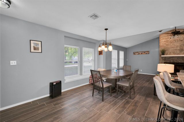 2212 W Memphis Place, Broken Arrow, OK 74012