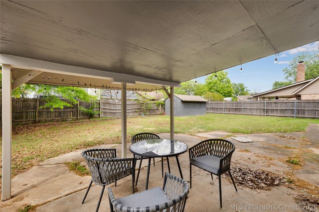 2212 W Memphis Place, Broken Arrow, OK 74012