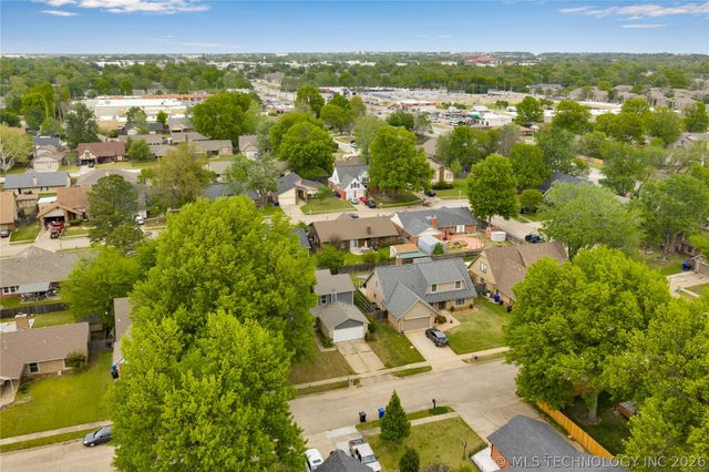 2212 W Memphis Place, Broken Arrow, OK 74012