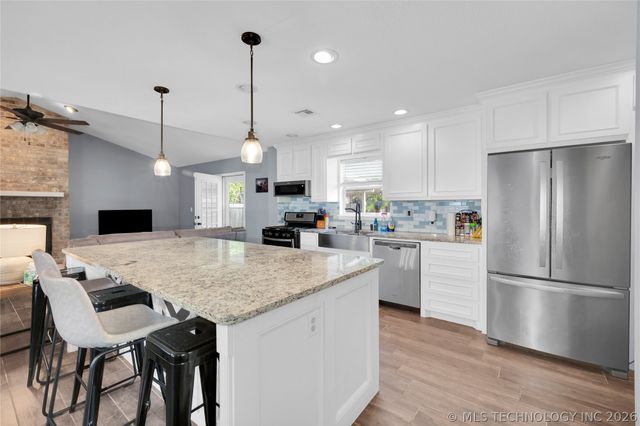 2212 W Memphis Place, Broken Arrow, OK 74012