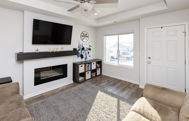 1345 Blazing Star Drive, Carlisle, IA 50047