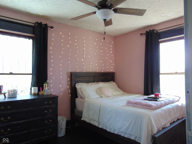 1302 S Prairie Street, Frankfort, IN 46041