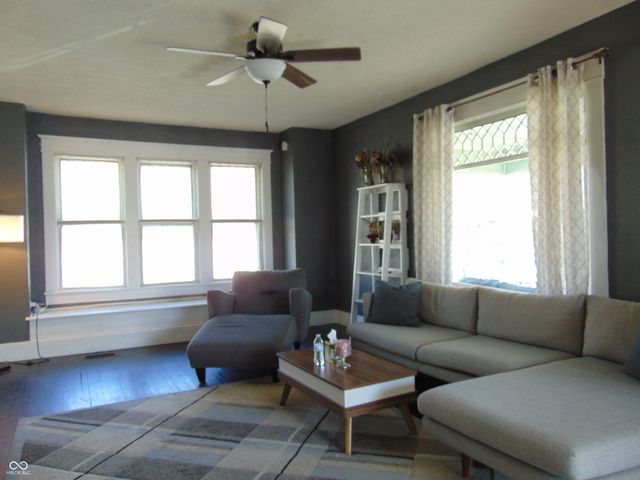 1302 S Prairie Street, Frankfort, IN 46041