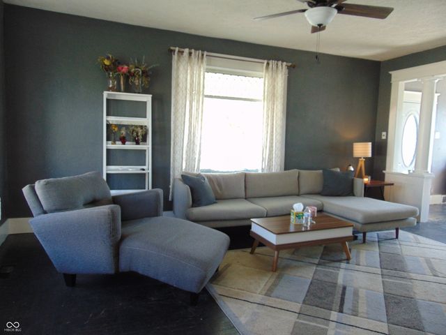 1302 S Prairie Street, Frankfort, IN 46041