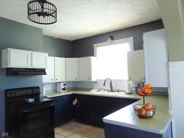 1302 S Prairie Street, Frankfort, IN 46041