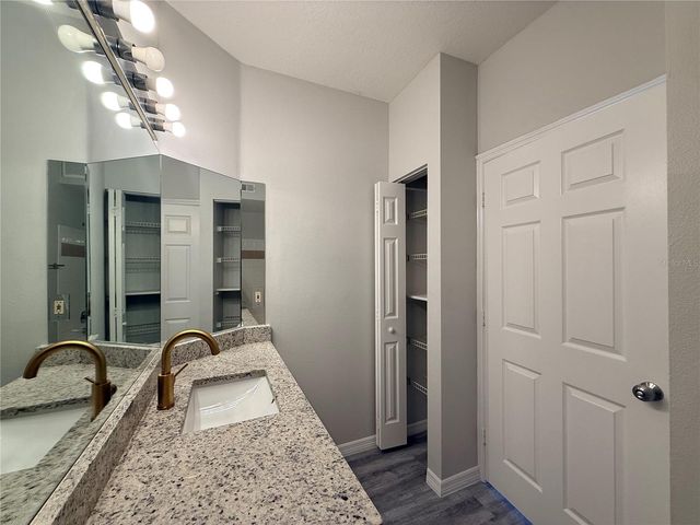 5618 PINNACLE HEIGHTS CIRCLE 305, Tampa, FL 33624