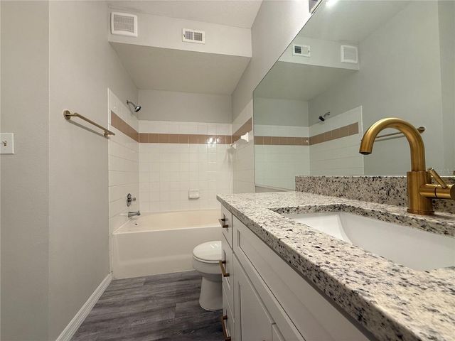 5618 PINNACLE HEIGHTS CIRCLE 305, Tampa, FL 33624