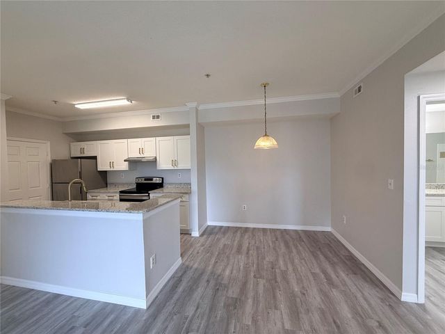 5618 PINNACLE HEIGHTS CIRCLE 305, Tampa, FL 33624