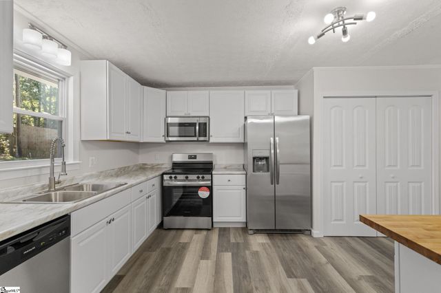 210 Pinonwood Drive, Simpsonville, SC 29680