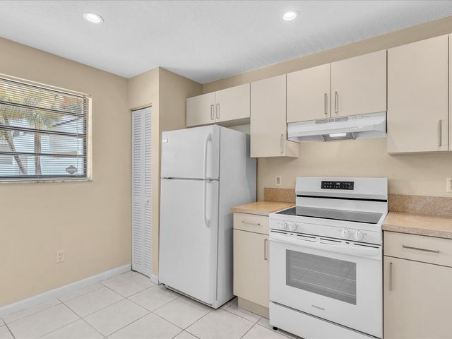 299 NW 36th Avenue, Deerfield Beach, FL 33442