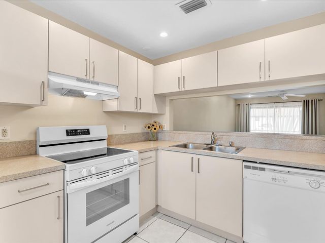 299 NW 36th Avenue, Deerfield Beach, FL 33442