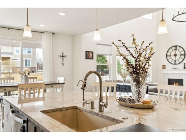 27790 E Links Pl, Aurora, CO 80016