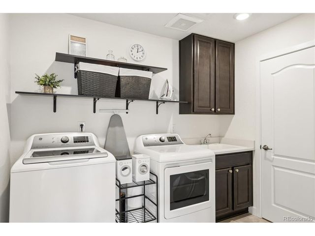 27790 E Links Pl, Aurora, CO 80016