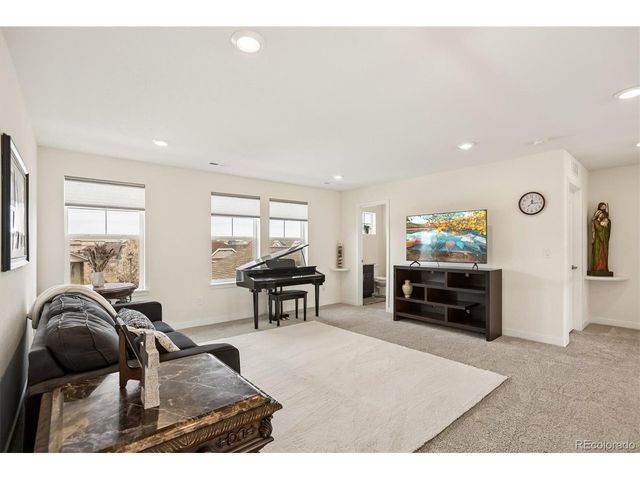 27790 E Links Pl, Aurora, CO 80016