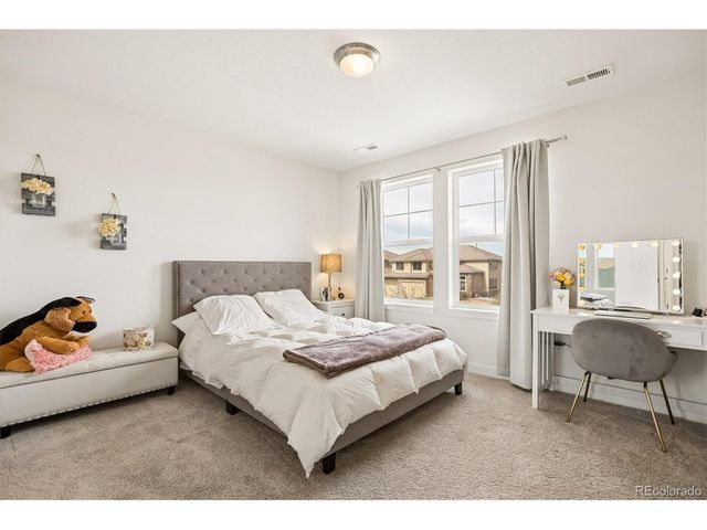 27790 E Links Pl, Aurora, CO 80016