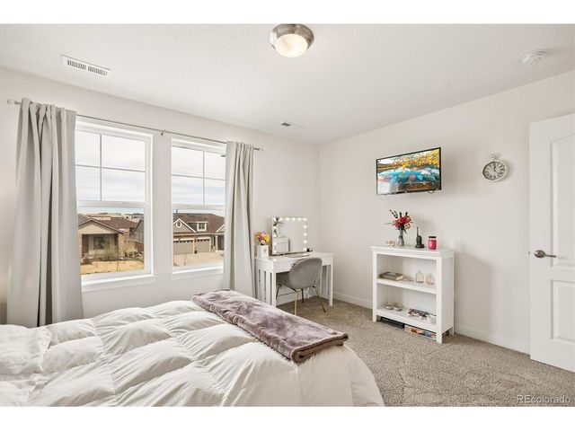 27790 E Links Pl, Aurora, CO 80016