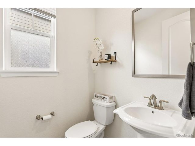 27790 E Links Pl, Aurora, CO 80016