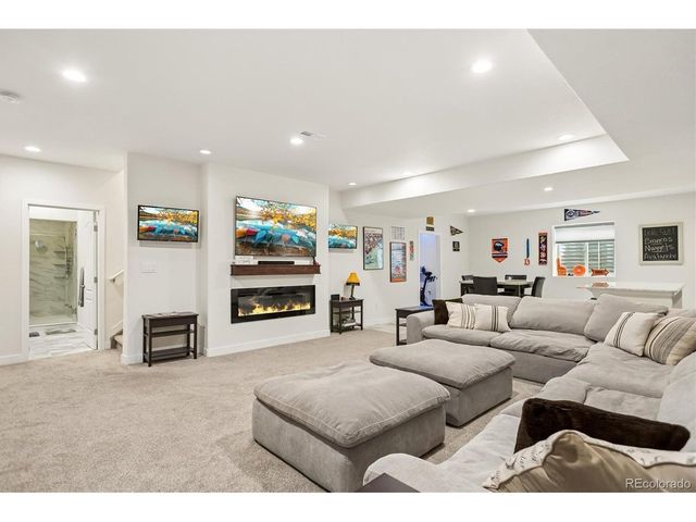 27790 E Links Pl, Aurora, CO 80016