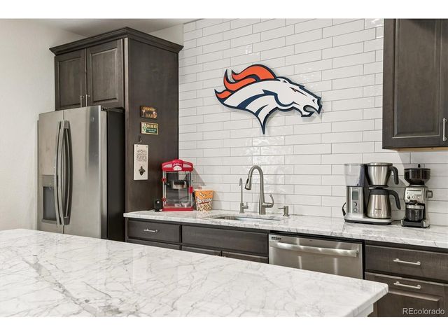 27790 E Links Pl, Aurora, CO 80016