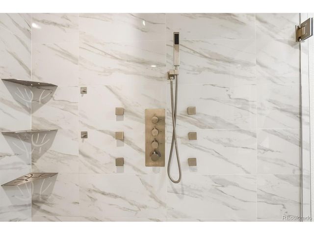 27790 E Links Pl, Aurora, CO 80016