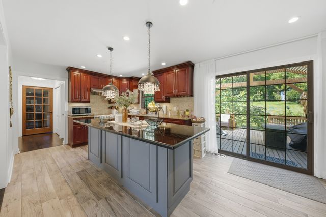 10S230 Grant Street, Burr Ridge, IL 60527