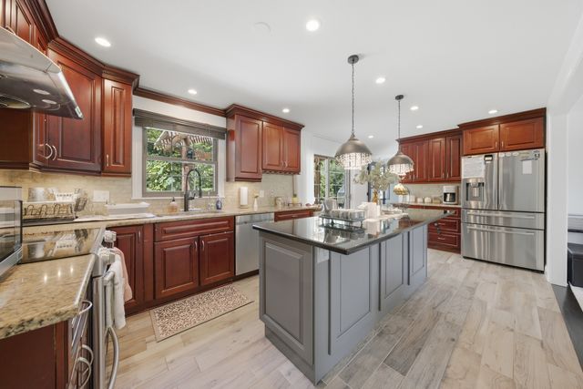 10S230 Grant Street, Burr Ridge, IL 60527