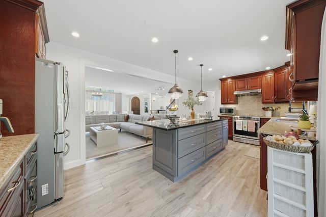 10S230 Grant Street, Burr Ridge, IL 60527