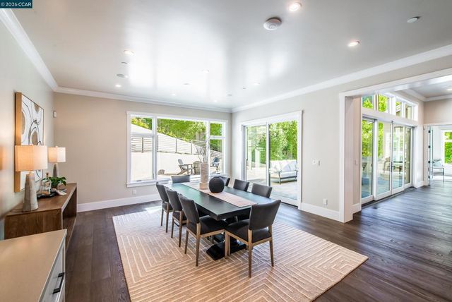84 Mossbridge Lane, Orinda, CA 94563