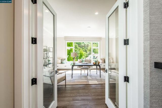 84 Mossbridge Lane, Orinda, CA 94563